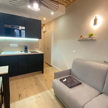 06ck Cosy In The Heart Of Old * أنتيب